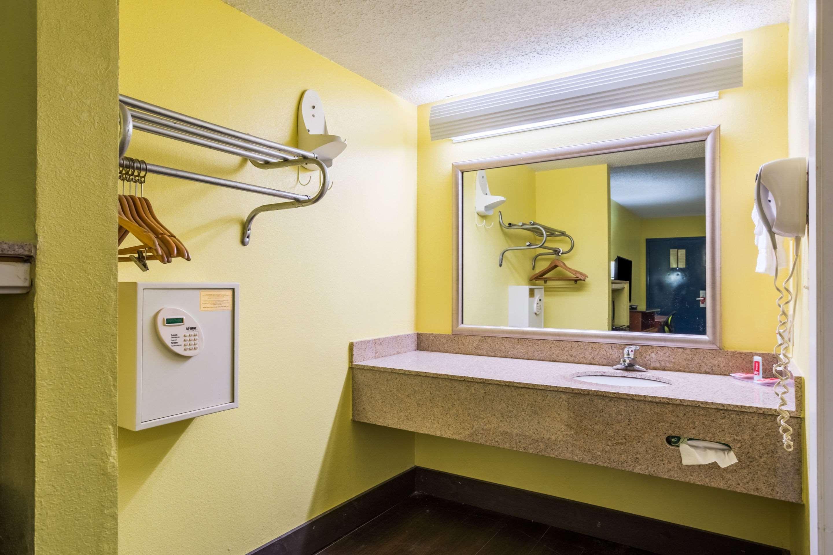 Econo Lodge Picayune Buitenkant foto